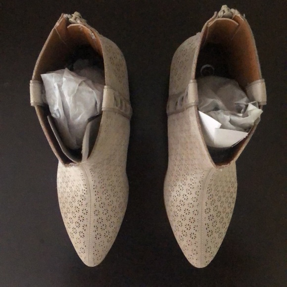 Cato Cone Heel Booties - Picture 2 of 5